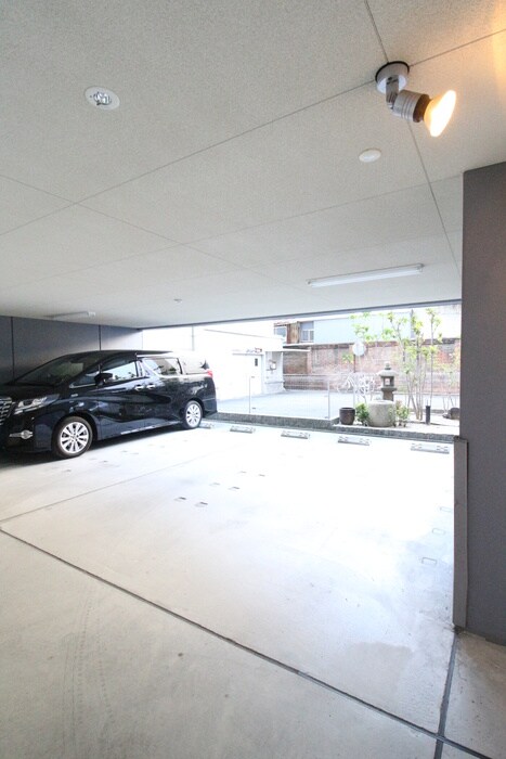 物件外観写真3　(駐車場)