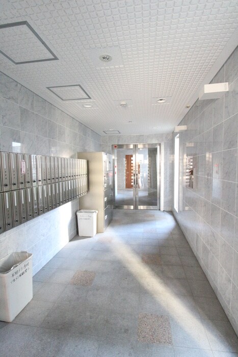 物件外観写真4　(エントランス部分)