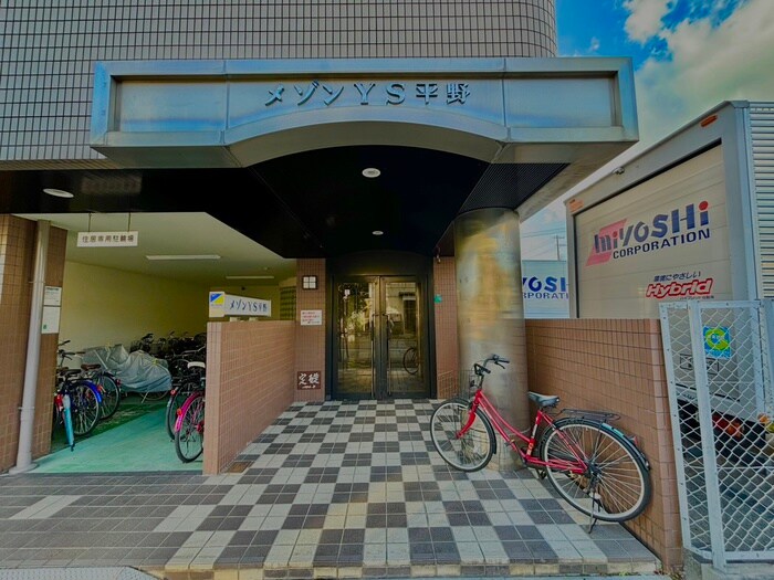 物件外観写真2　(エントランス部分)