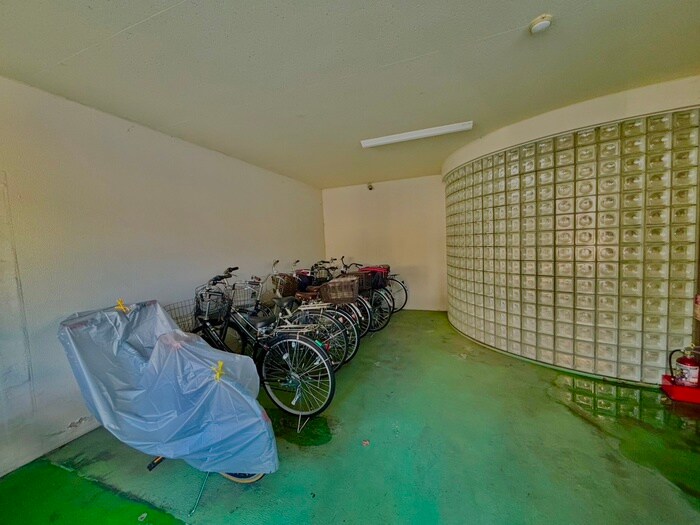 物件外観写真6　(駐輪場)