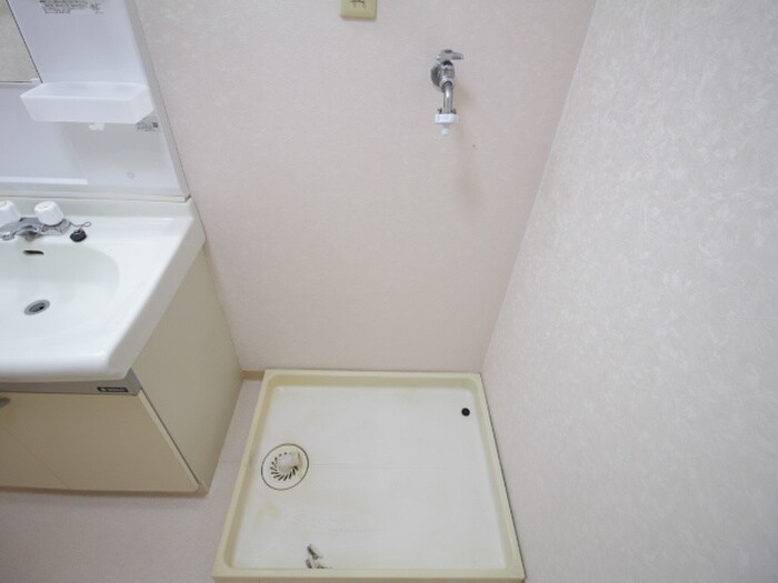 物件内観写真16　(洗濯機置場)