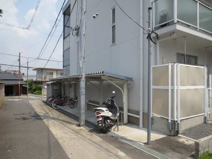 物件外観写真3　(駐輪場)