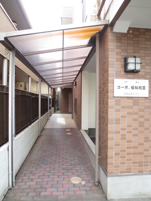 物件外観写真2　(エントランス部分)