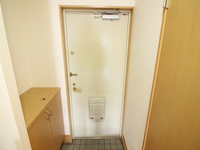 物件内観写真12　(玄関)