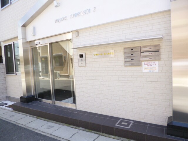 物件外観写真2　(エントランス部分)