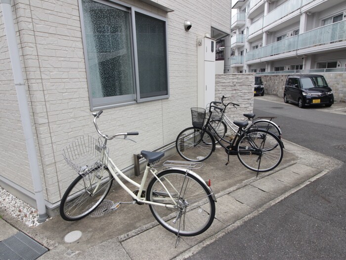 物件外観写真3　(駐輪場)