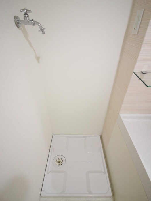 物件内観写真18　(洗濯機置場)