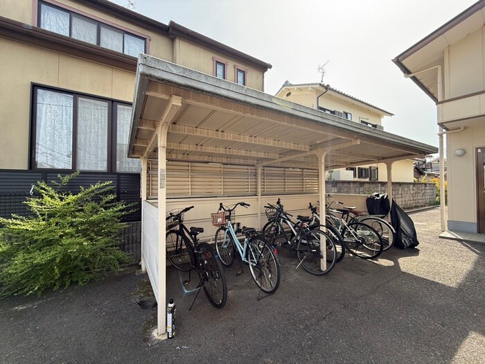 物件外観写真3　(駐輪場)