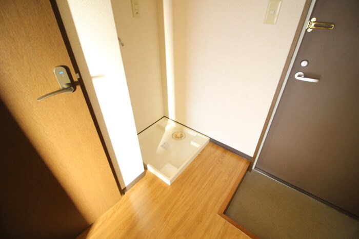 物件内観写真14　(洗濯機置場)