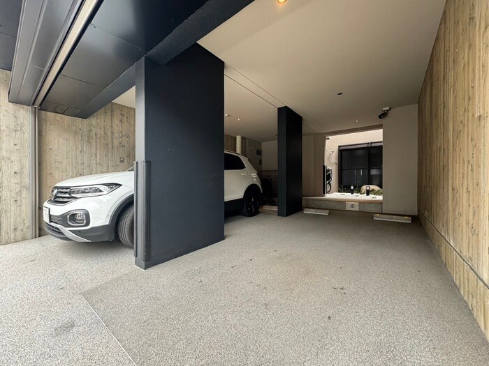 物件外観写真5　(駐車場)