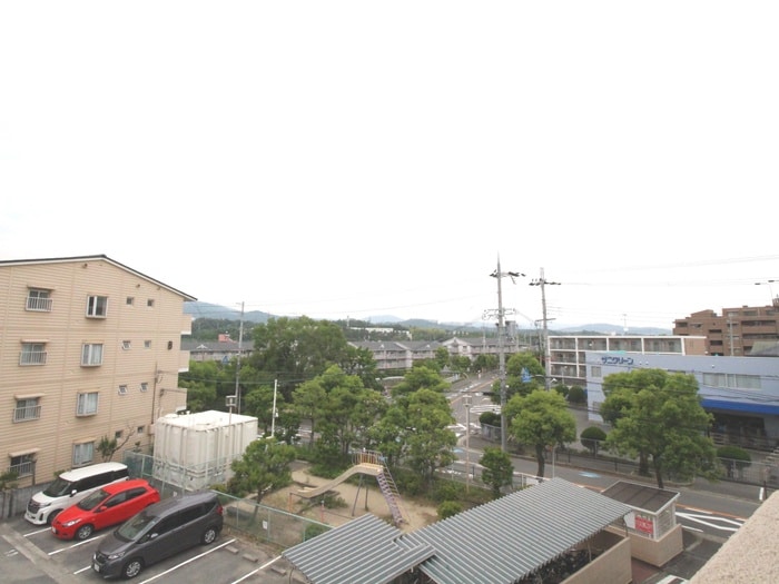 物件内観写真16　(室内からの展望)