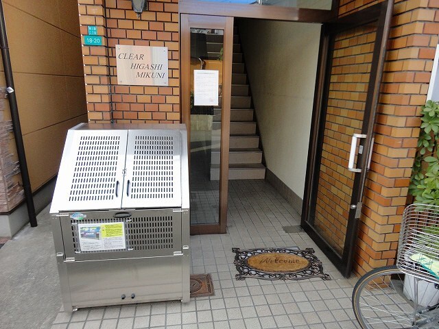 物件外観写真3　(エントランス部分)