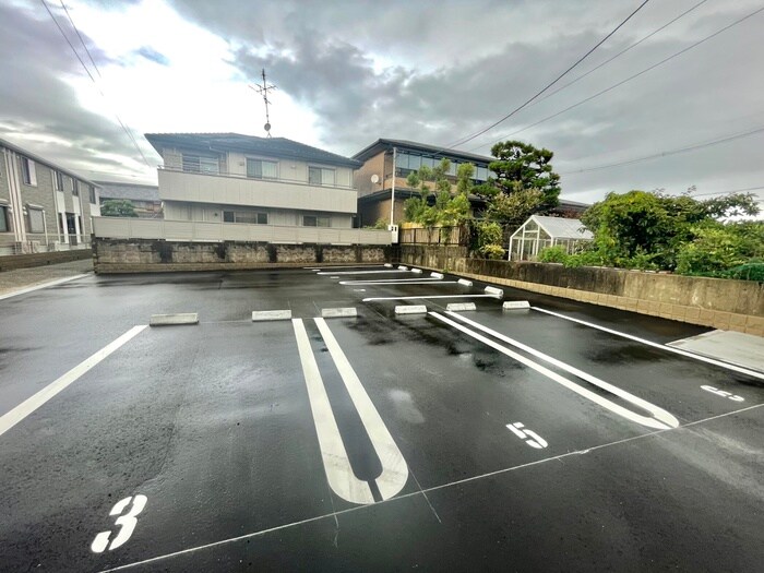 物件外観写真4　(駐車場)