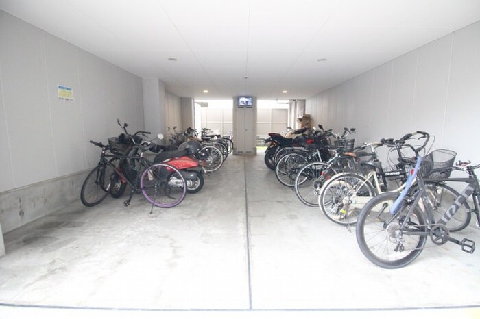 物件外観写真5　(駐輪場)