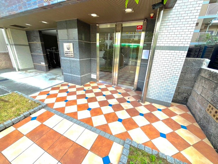 物件外観写真3　(エントランス部分)