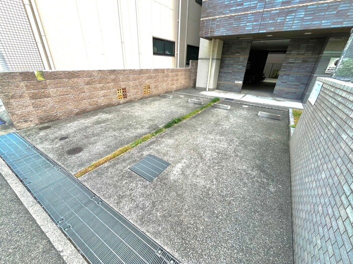 物件外観写真4　(駐車場)