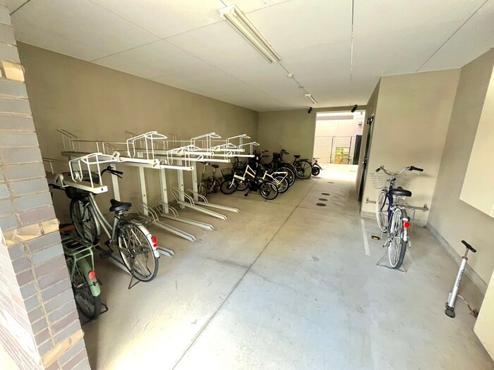 物件外観写真5　(駐輪場)