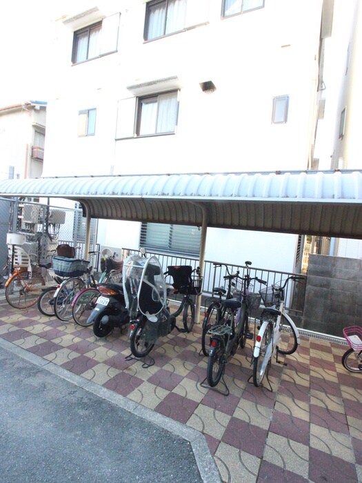 物件外観写真3　(駐輪場)