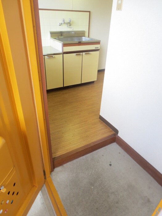 物件内観写真5　(玄関)