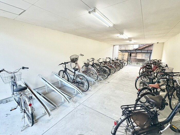 物件外観写真3　(駐輪場)