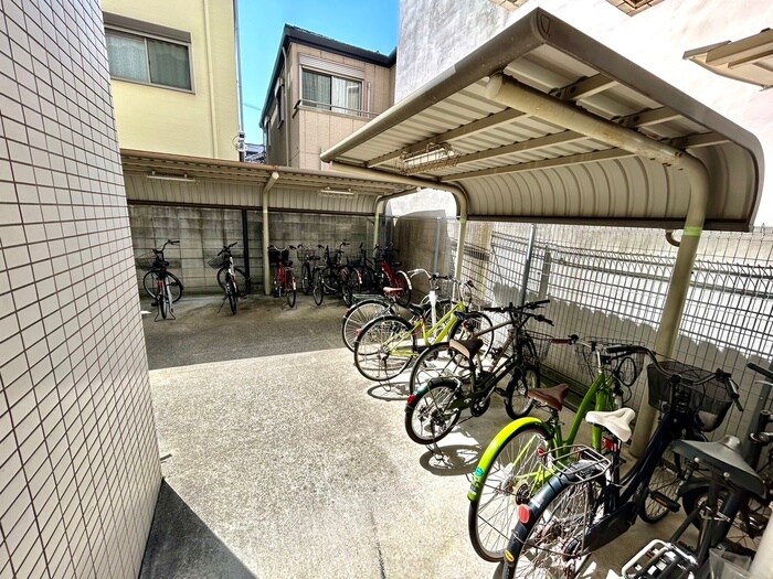 物件外観写真4　(駐輪場)