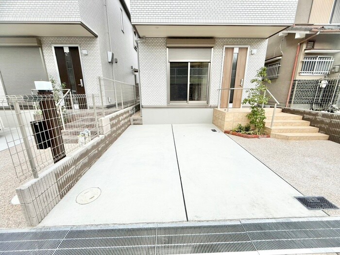 物件外観写真3　(駐車場)