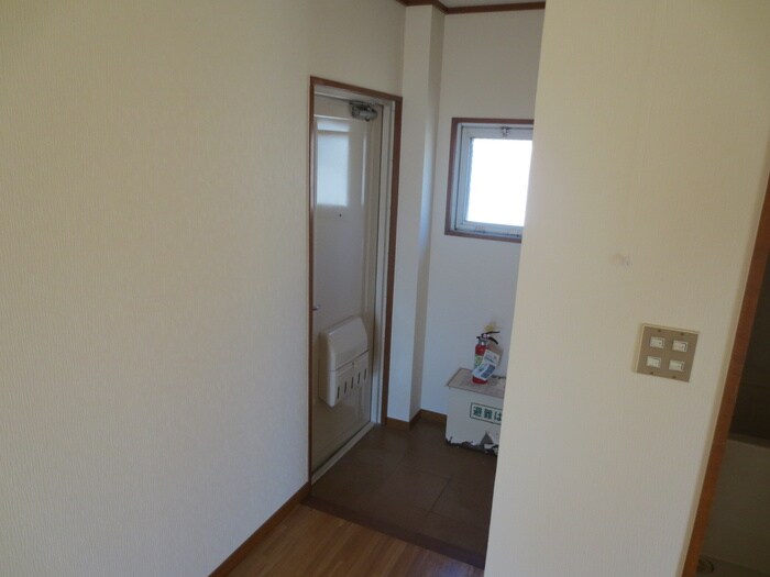 物件内観写真16　(玄関)