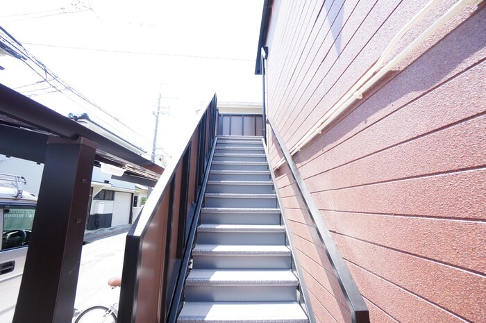 物件外観写真5　(エントランス部分)