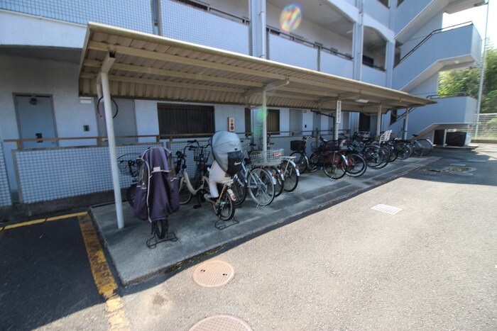物件外観写真3　(駐輪場)