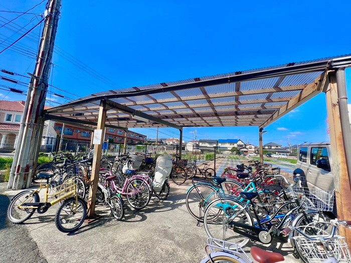 物件外観写真4　(駐輪場)