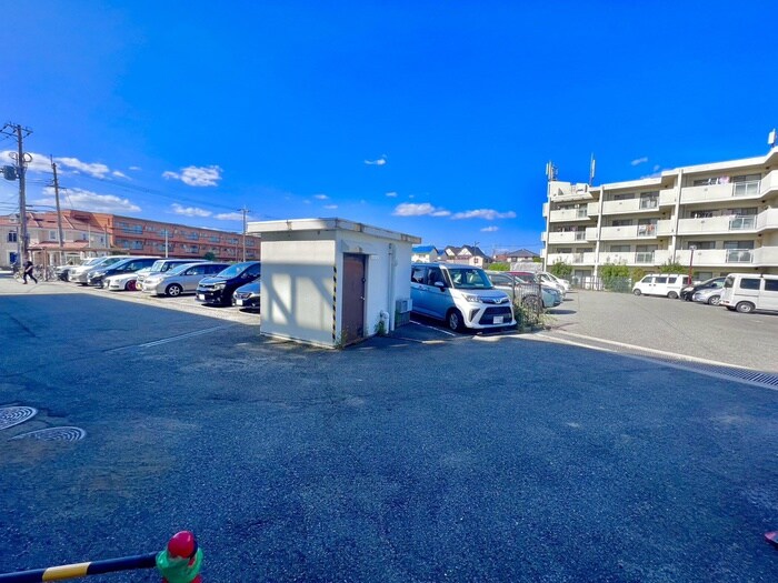 物件外観写真6　(駐車場)