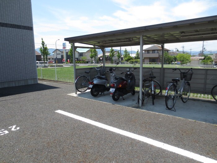 物件外観写真3　(駐輪場)