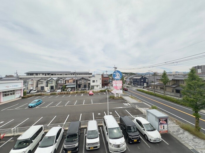 物件内観写真16　(室内からの展望)