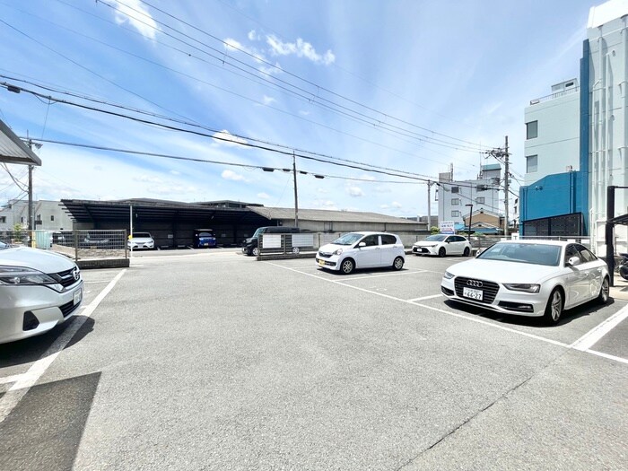 物件外観写真4　(駐車場)