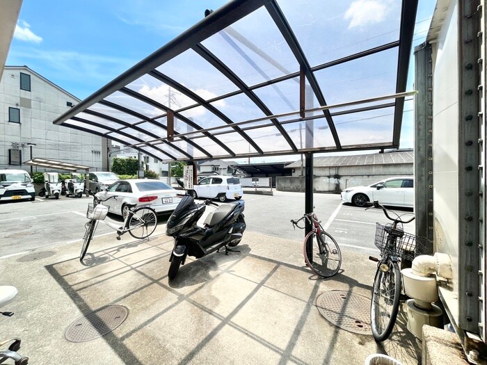 物件外観写真5　(駐輪場)
