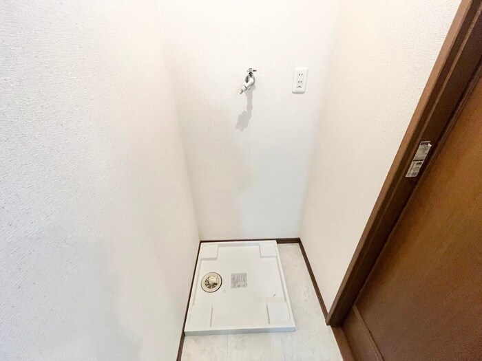 物件内観写真17　(洗濯機置場)