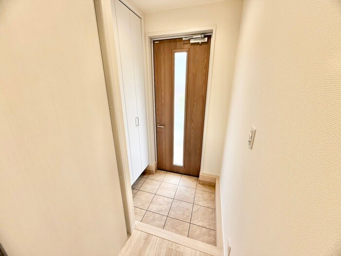 物件内観写真16　(玄関)