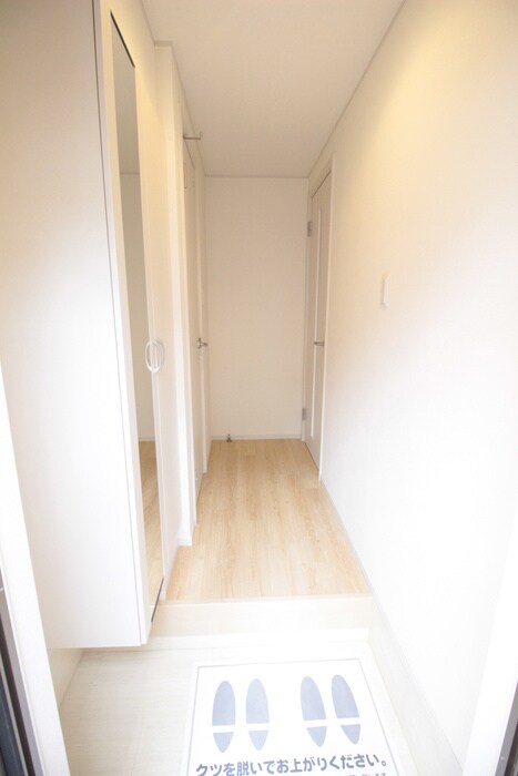 物件内観写真4　(玄関)
