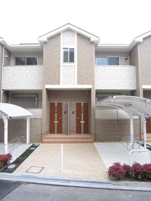 物件外観写真3　(エントランス部分)