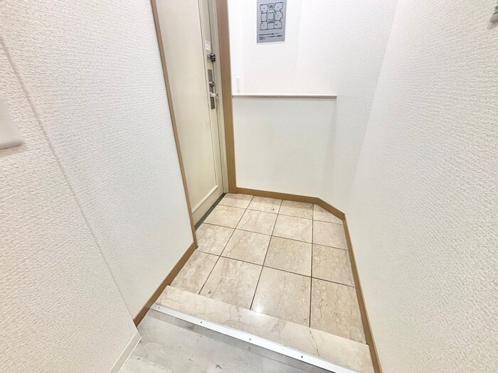 物件内観写真20　(玄関)