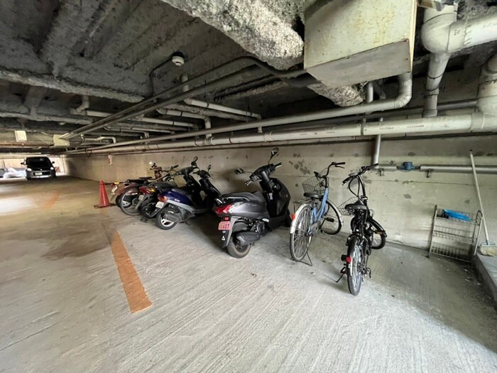 物件外観写真5　(駐輪場)