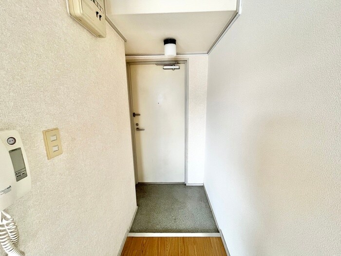 物件内観写真18　(玄関)