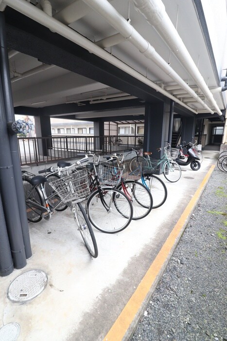 物件外観写真2　(駐輪場)