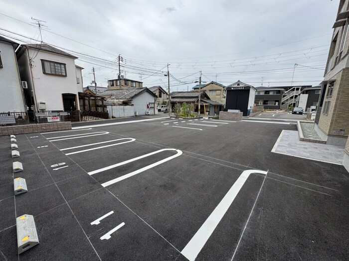 物件外観写真6　(駐車場)