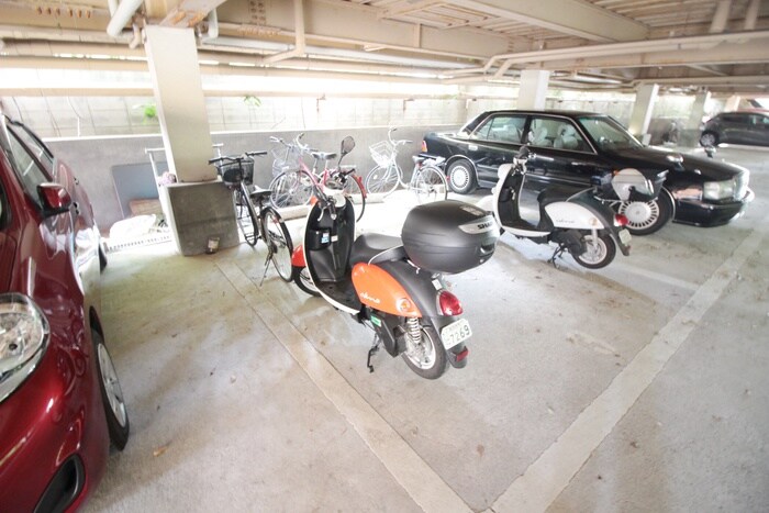 物件外観写真5　(駐輪場)