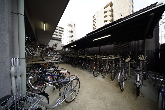 物件外観写真4　(駐輪場)