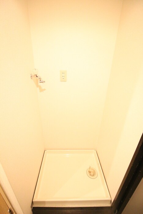 物件内観写真12　(洗濯機置場)