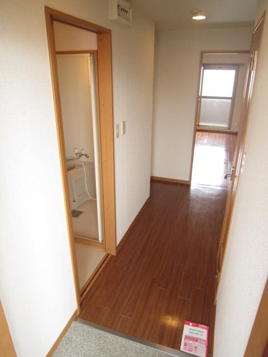 物件内観写真7　(玄関)