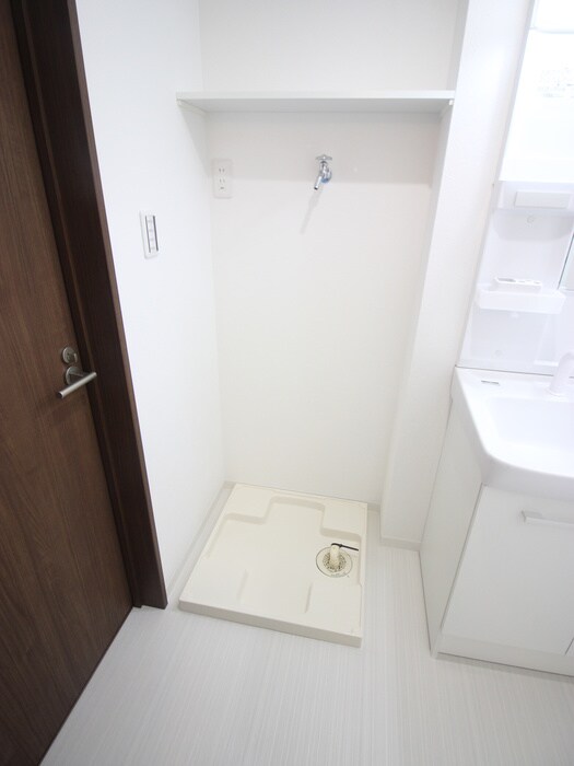 物件内観写真12　(洗濯機置場)