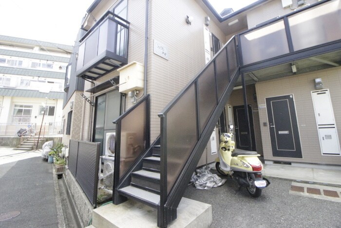 物件外観写真2　(エントランス部分)